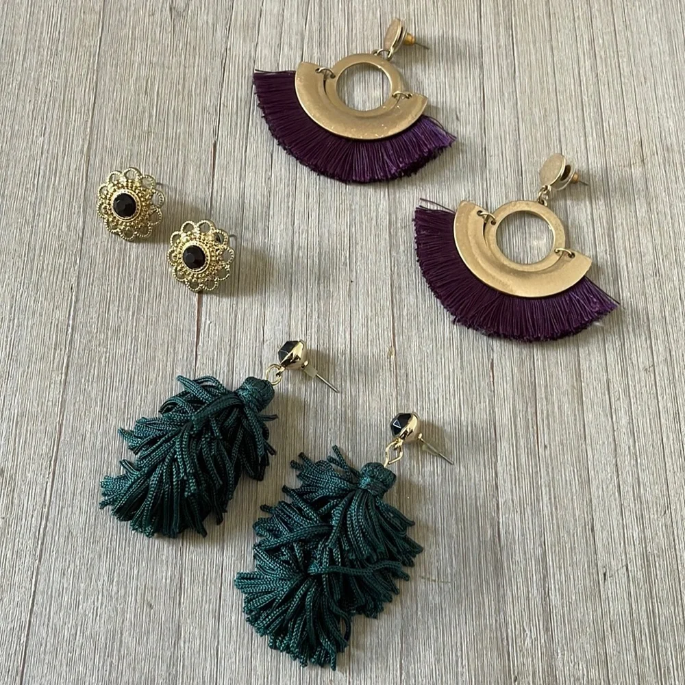 Bundle of gold fashion earrings - Picture 1 of 10